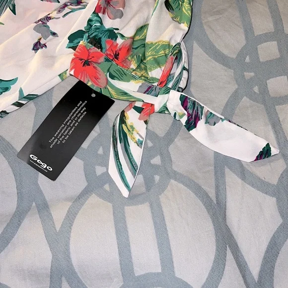 Hint of Blush Off the Shoulder Romper Women’s Size Medium Shorts Jumpsuit NWT - Picture 9 of 15